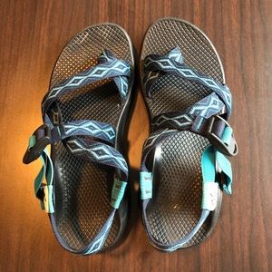 Women’s Size 9 Z-strap toe loop Chaco’s blue aztec